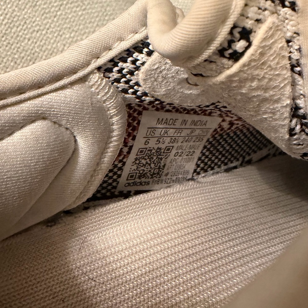 Adidas Yeezy Boost 350 V2 zebra black and white sneakers 6 - Picture 5 of 5
